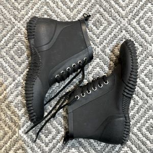 Lace-up rubber booties size 36.
